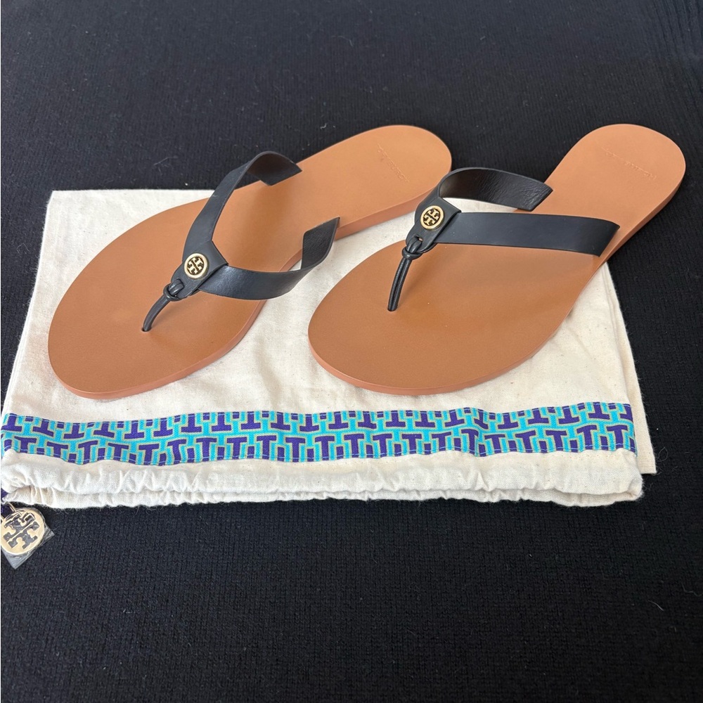 Tory Burch Black & Tan Sandals with Sleek Leather Thong Straps; Size 8 - Picture 2 of 6